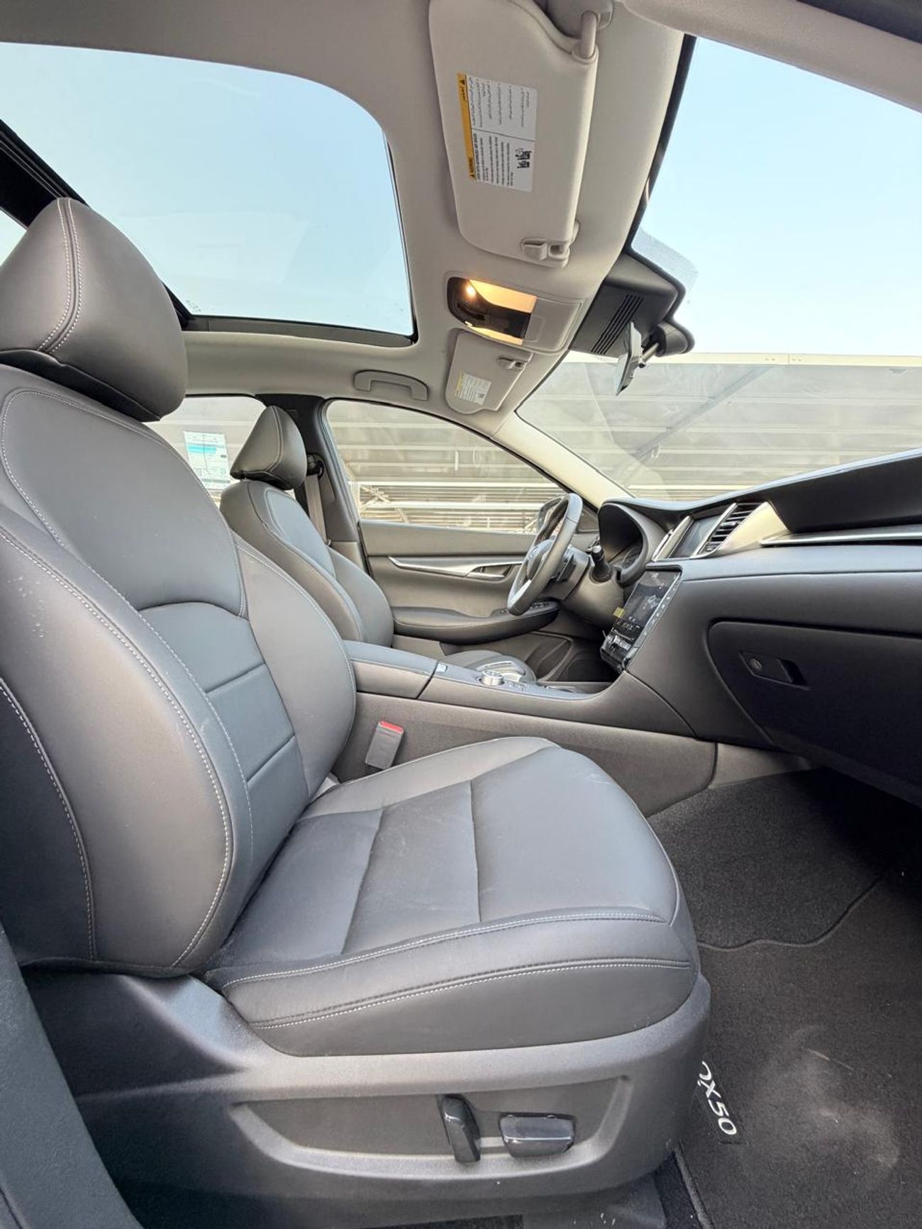 إنفينيتي QX50 Luxury 2.0L RWD