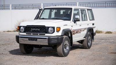 Toyota Land Cruiser 70 LC76 4.0 MT mid option 2025