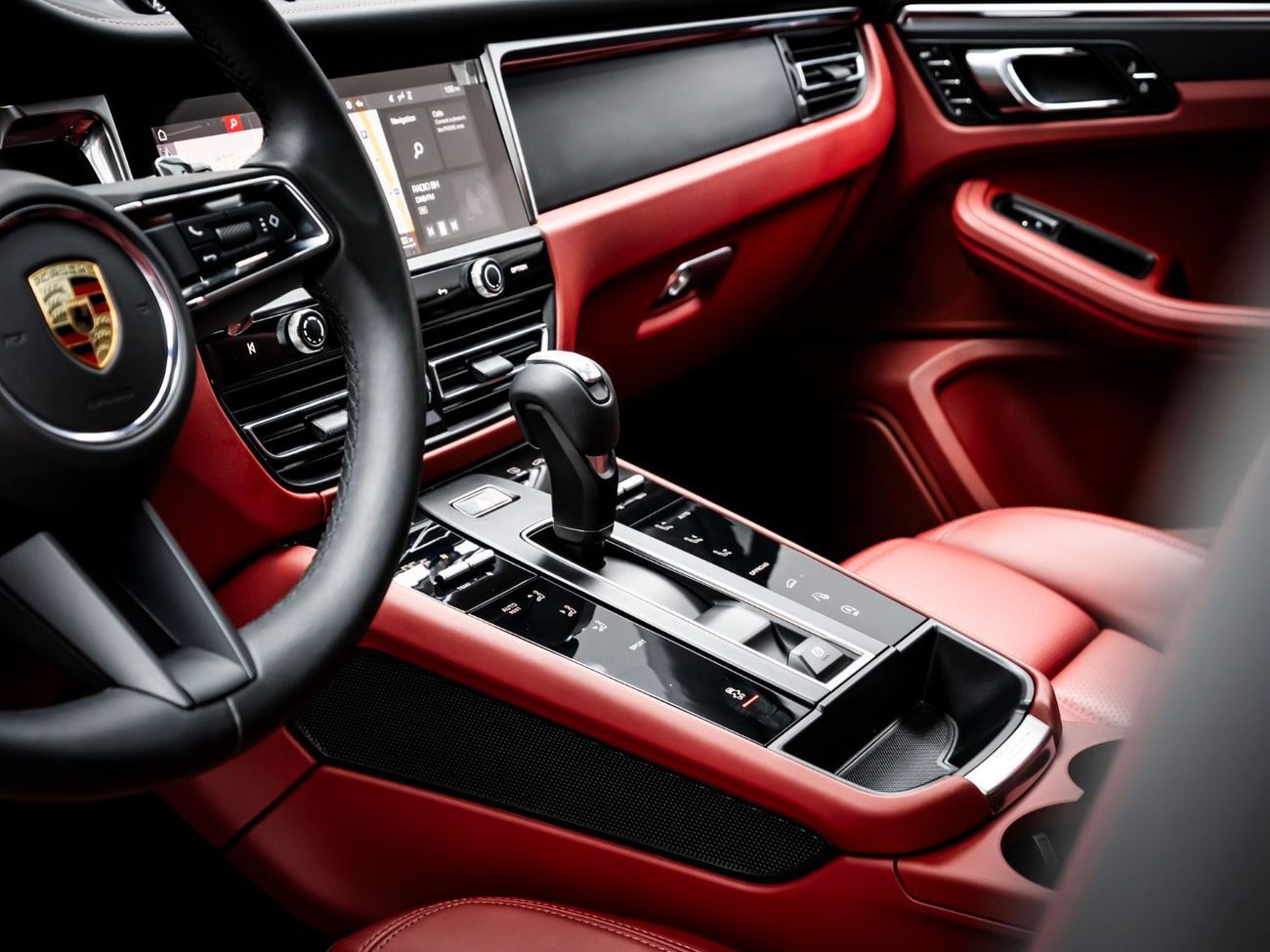 Porsche Macan Std 2.0L (252 HP) 2024 Porsche Macan, 2027 Porsche Warranty, Full Service History, Low KMs, GCC