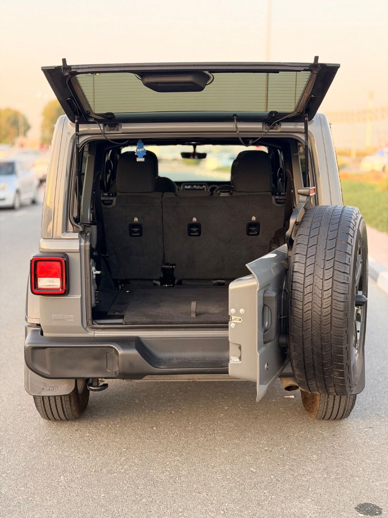 Jeep Wrangler Unlimited SPORT full option automatic Roof