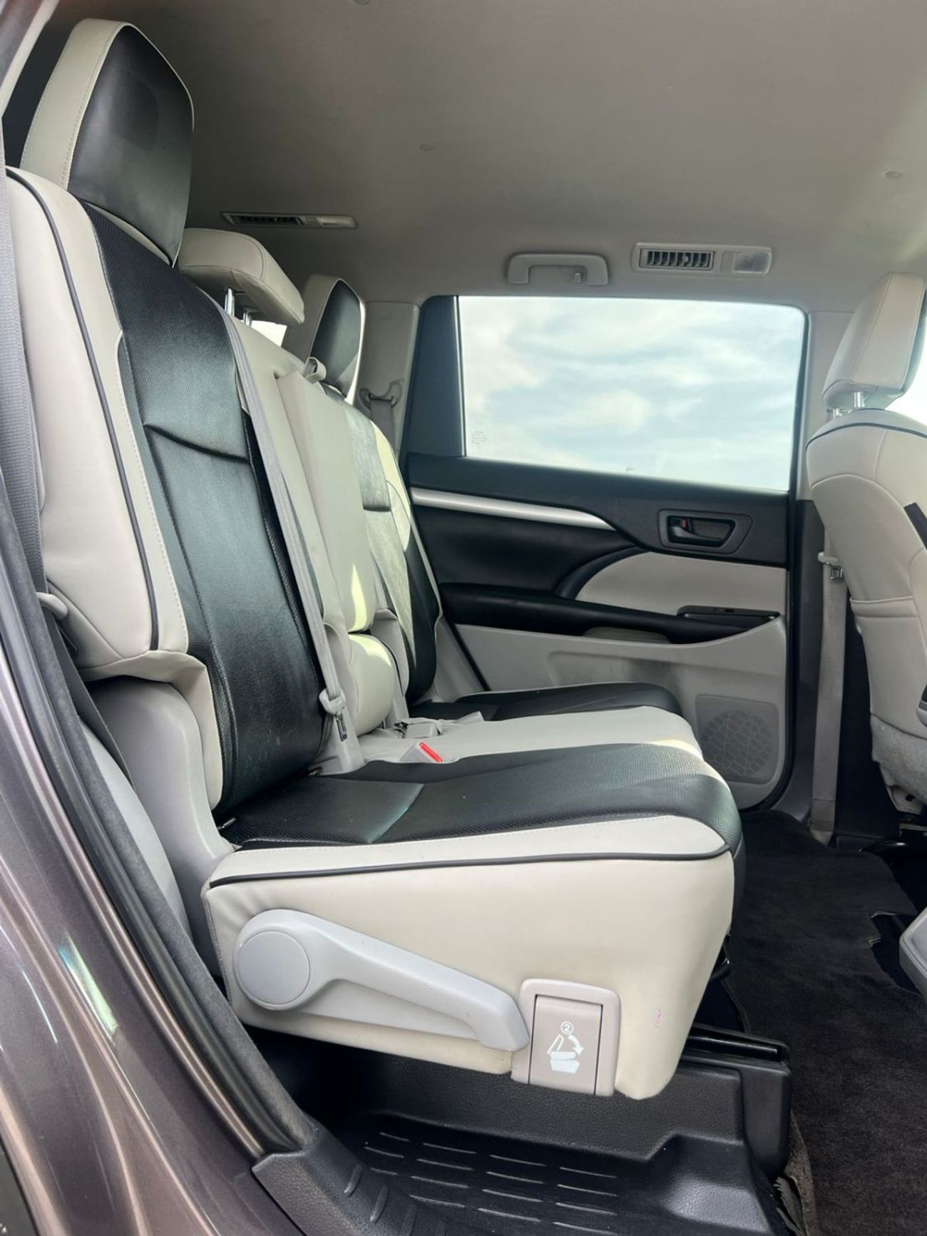 تويوتا هايلاندر 2018 Toyota Highlander LE+ 2.7L V4 - FWD - Petrol - Rare Stock - 7 Seater Rear CAM - 58,200 mileage 