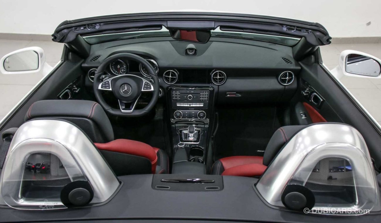 Mercedes-Benz SLC 200 2.0  low mileage convertable
