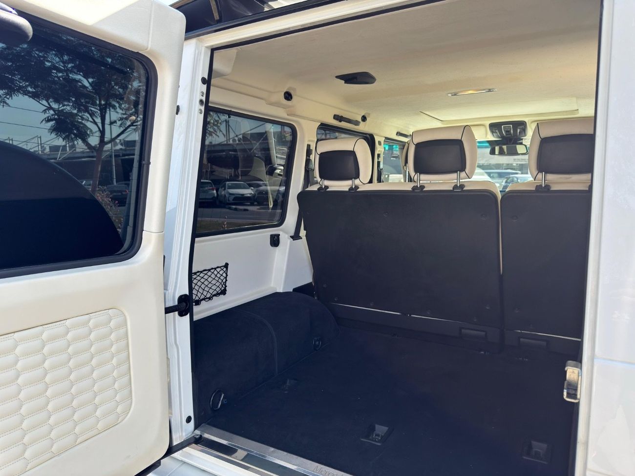 Mercedes-Benz G 500 Std 4.0L (422 HP)