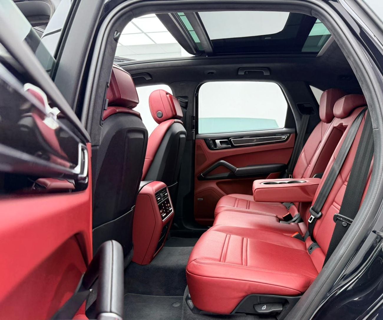 بورش كايان 2022 Porsche Cayenne GTS, Warranty, Full Porsche Service History, Fully Loaded, GCC