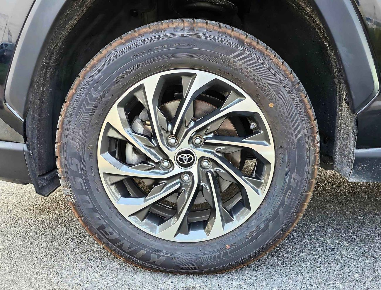 تويوتا راف ٤ LE/ ORG AIRBAG/ DVD CAMERA/ LEATHER/ RIMS/ 806 MONTHLY/ LOT# 204152