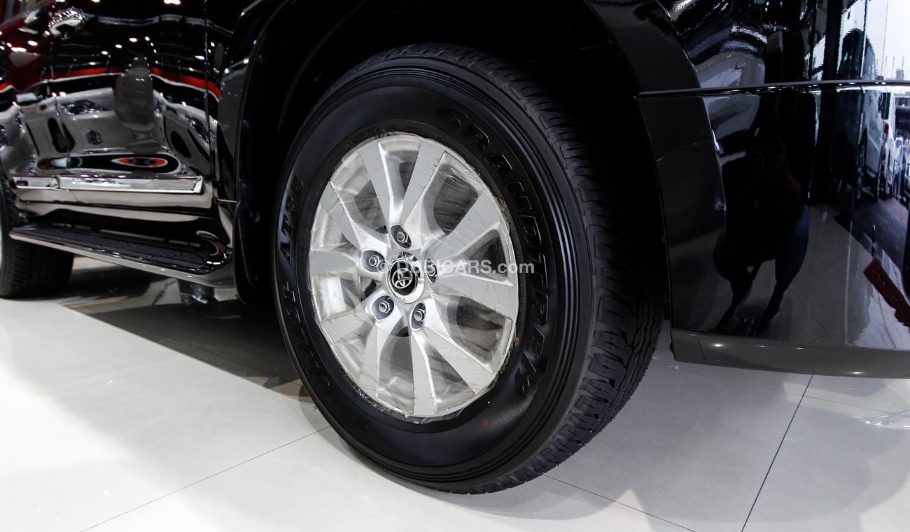 Toyota Land Cruiser GXR Black Edition