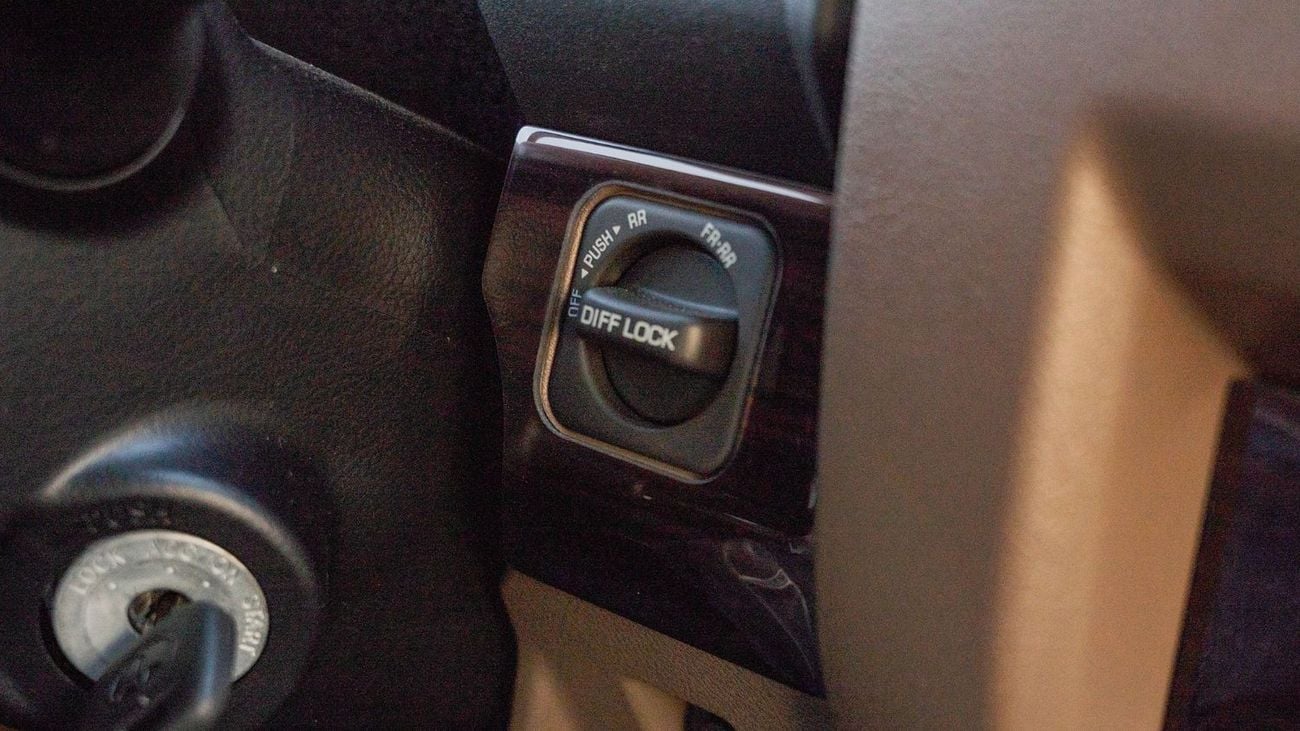 تويوتا لاند كروزر بيك آب 2025 Toyota Land Cruiser LC 79 4.0L AT Petrol Basic (Beige)