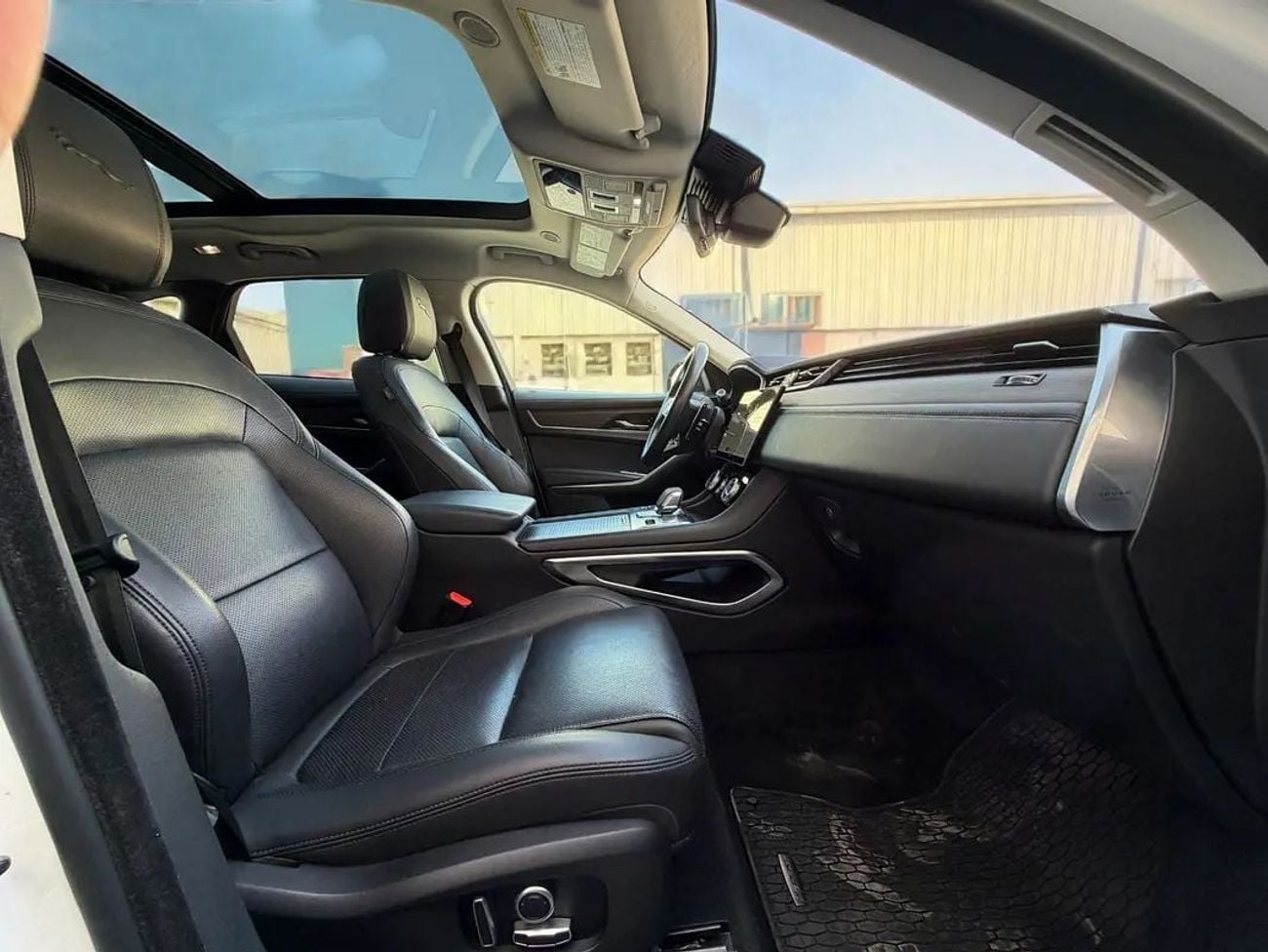Jaguar F-PACE !! EID SALE !! 1 YEAR FREE WARRANTY !!  AED 1,650 P.M | 0% DOWN PAYMENT | JAGUAR F-PACE R-SPORT PRES