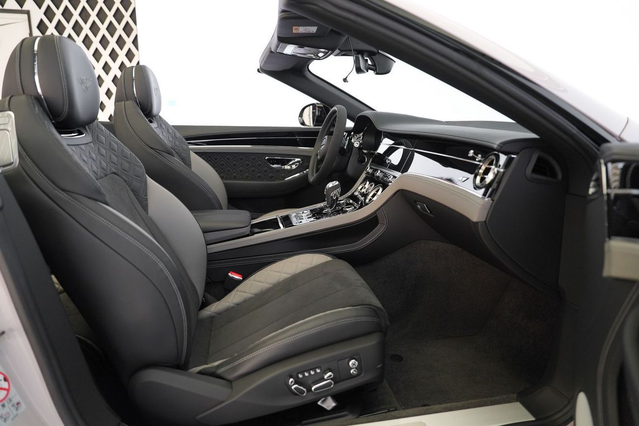 بنتلي كونتيننتال جي تي سي Bentley GTC V8S