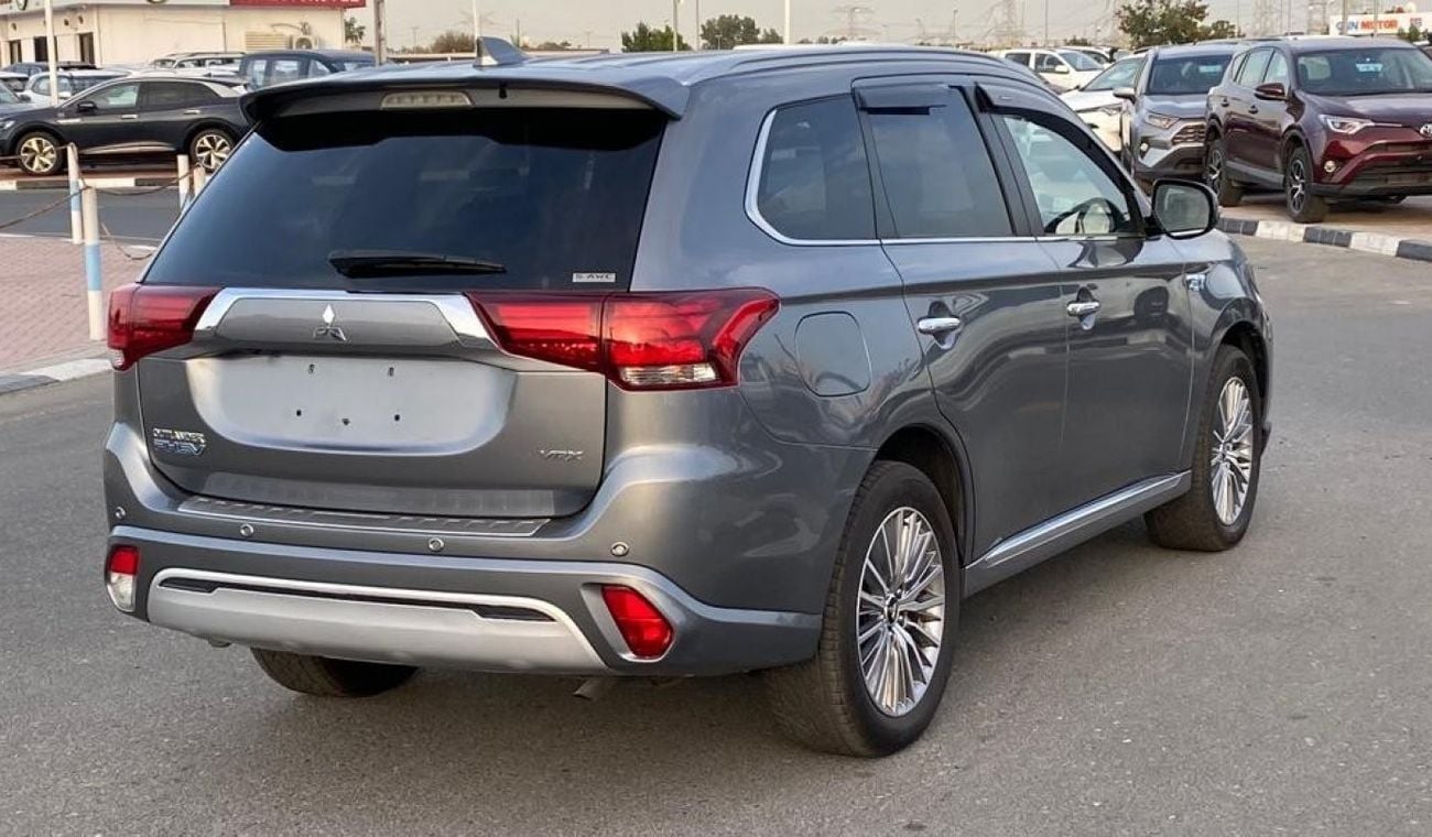 ميتسوبيشي آوتلاندر PHEV 2.4 Liter Right Hand Drive Automatic Sunroof Leather seats