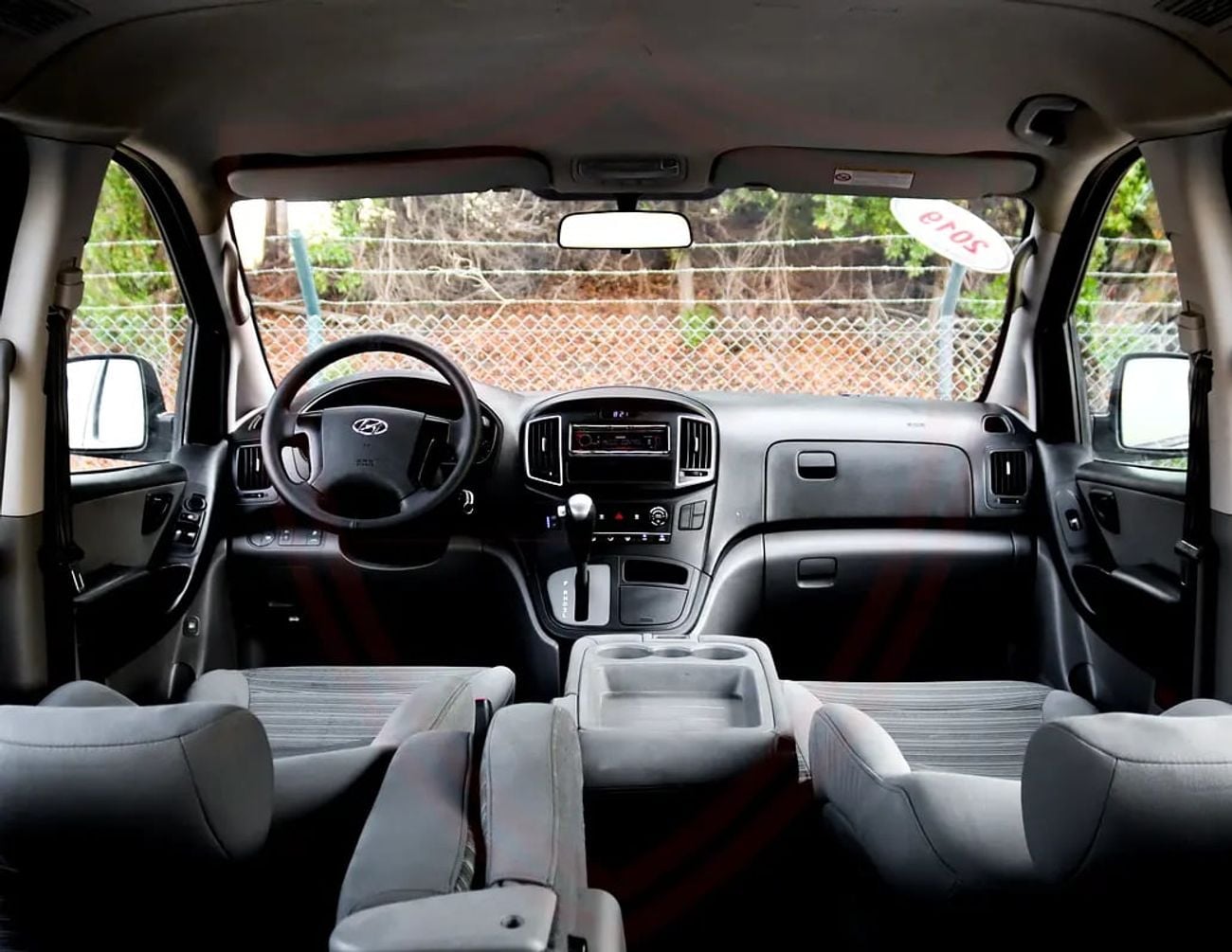 Hyundai H-1 GL 2.4 L | | GCC | Accident-Free | In Excellent Condition | 812 P.M