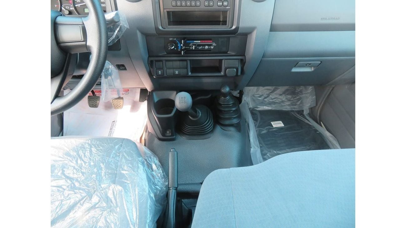 تويوتا لاند كروزر 70 تويوتا LC 78 هارد توب 4.0 بنزين موديل 2024 اللون ابيض