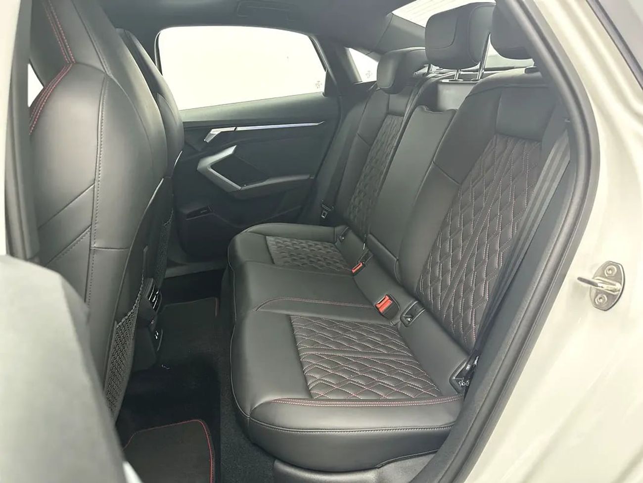 Audi S3 Sedan TFSI 333hp (Ref# 77722)