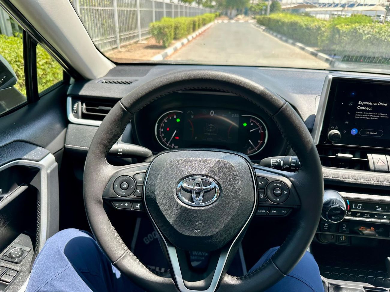 تويوتا راف ٤ Year: 2025  XLE-AWD Full option