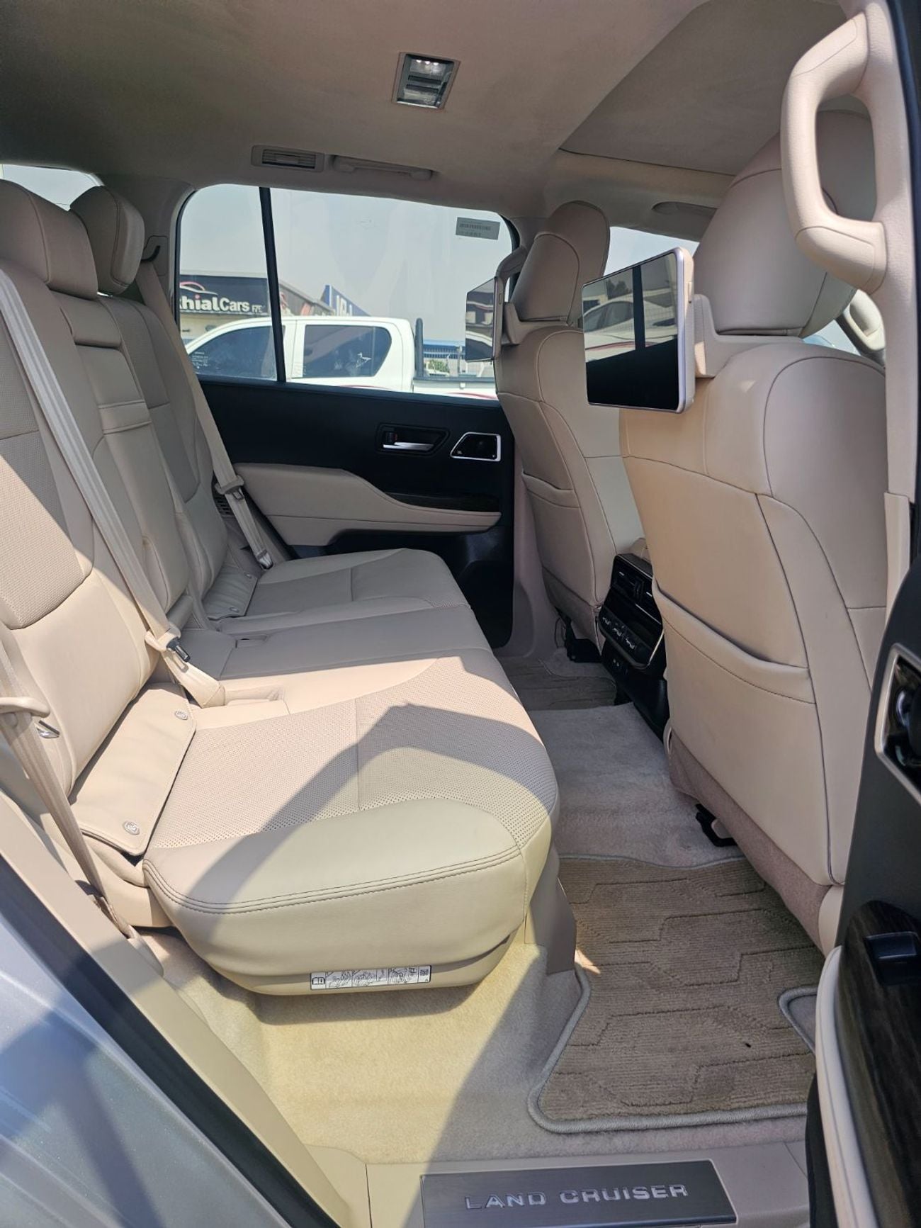 Toyota Land Cruiser VX LHD 3.5L Twin-Turbo V6 Petrol Engine Automatic transmission 4WD 7 Seats 5 Doors