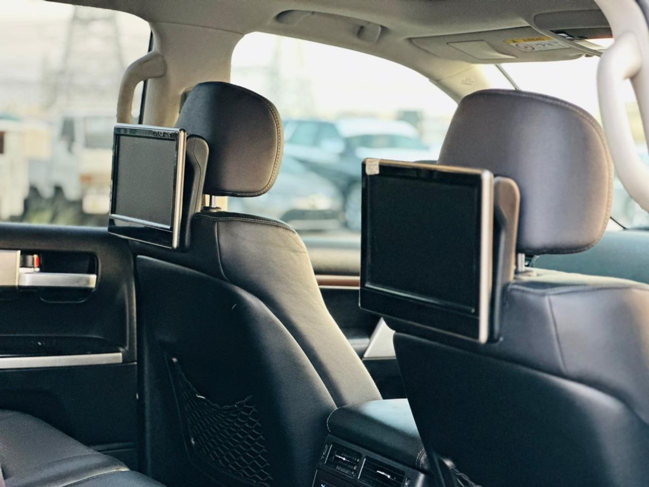 تويوتا لاند كروزر DIESEL SAHARA 4.5 LITER ,2019 MODEL ,GREY COLOR ,RIGHT HAND DRIVE