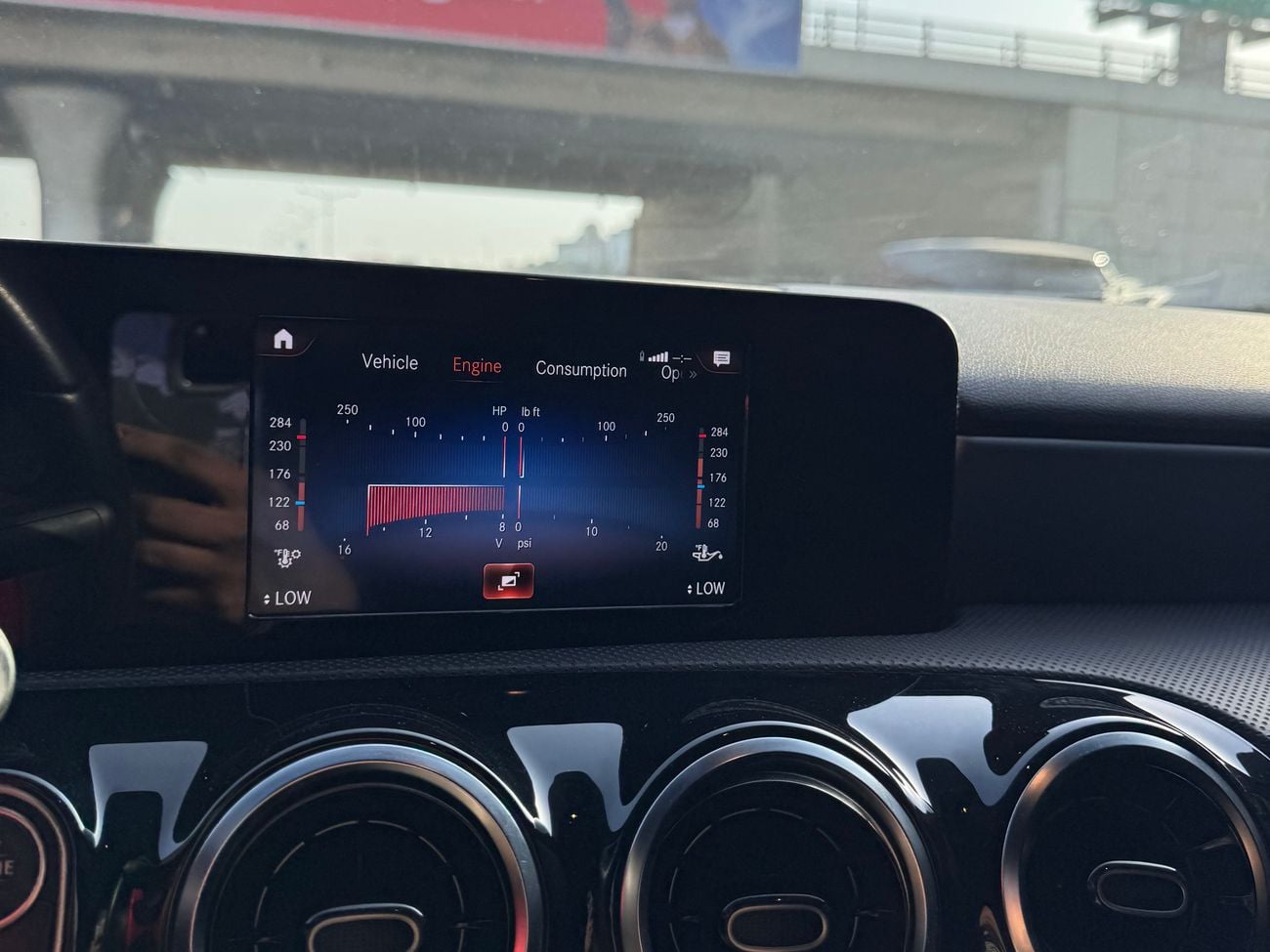 مرسيدس بنز A 220 188-hp turbocharged 2.0-liter 4-cylinder