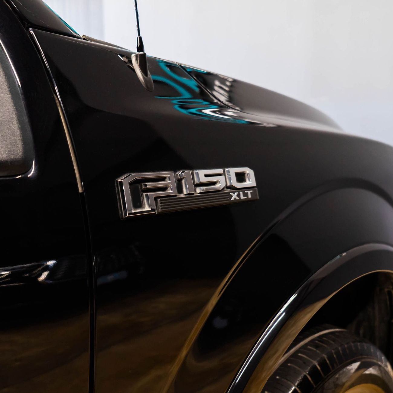 Ford F-150 AED 1,724 P.M • 0% Downpayment • Ford F-150 XLT V8 • 1 Year Warranty