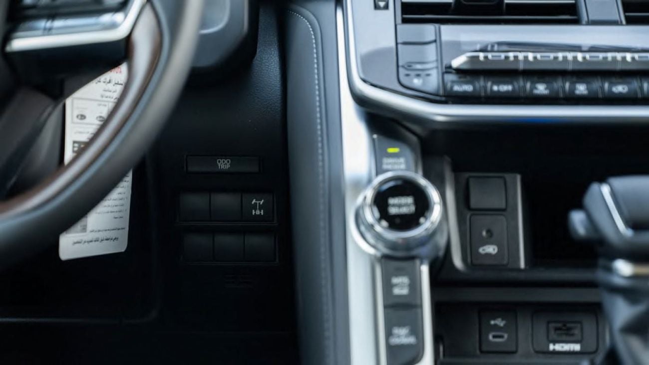 Toyota Land Cruiser TOYOTA LC300 3.5L TT PETROL GXR-HI 2025 GCC