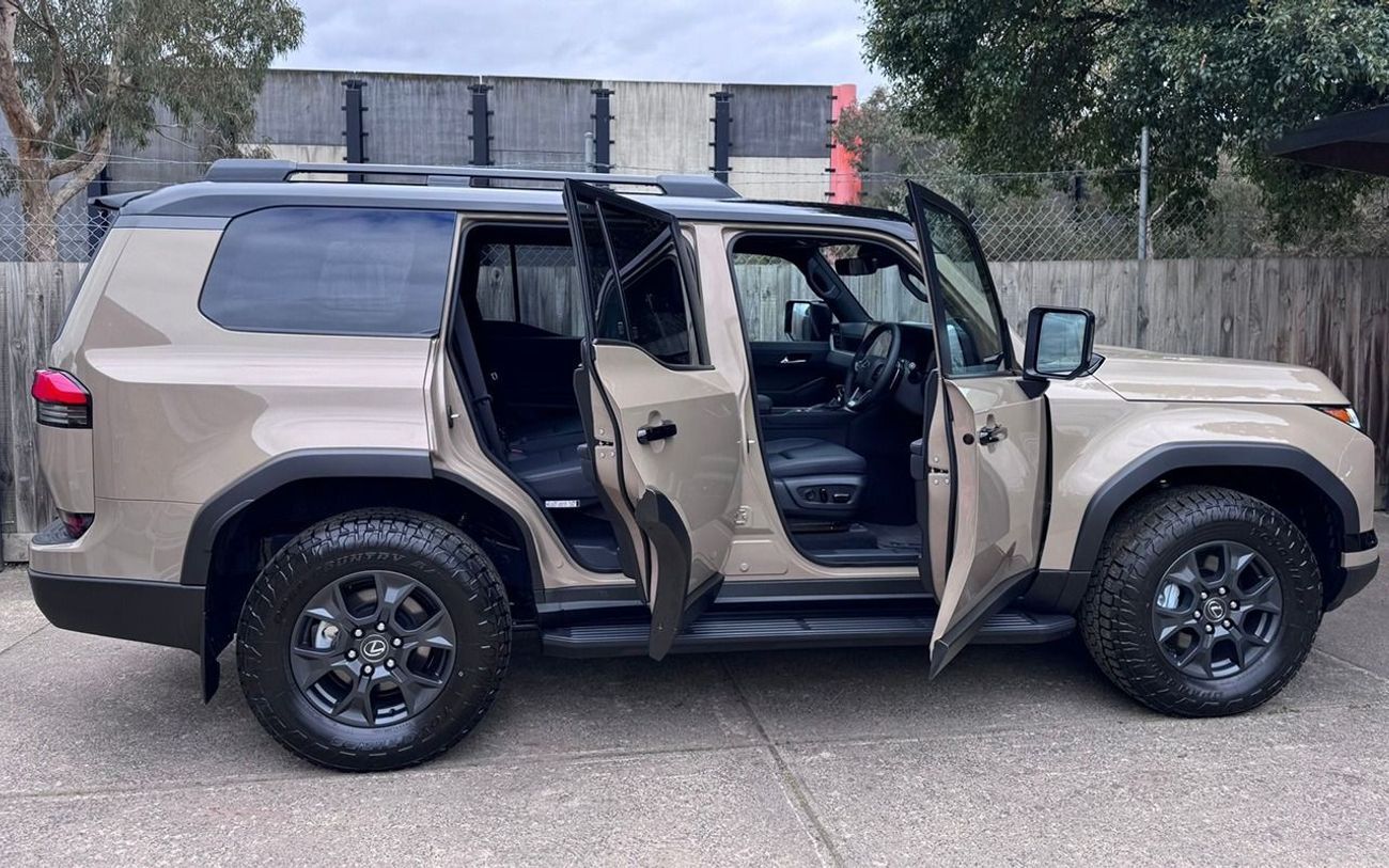 Lexus GX550 GX550 Overtrail 3.6L V6 in RIGHT HAND DRIVE (EXPORT ONLY)