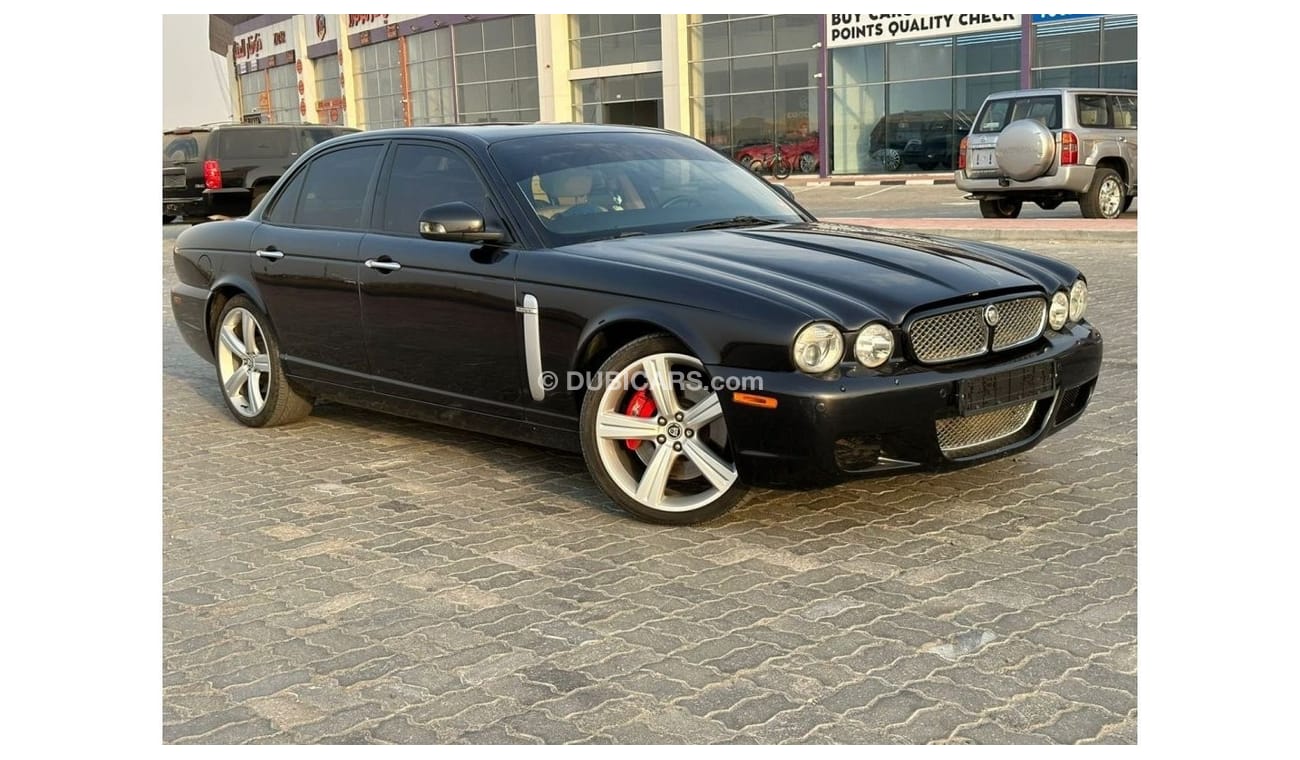 جاكوار XJR Jaguar xjr 2008 Price 35.000 Km 203000 V8 Supercharge Gcc specifications. Full options, perfect cond