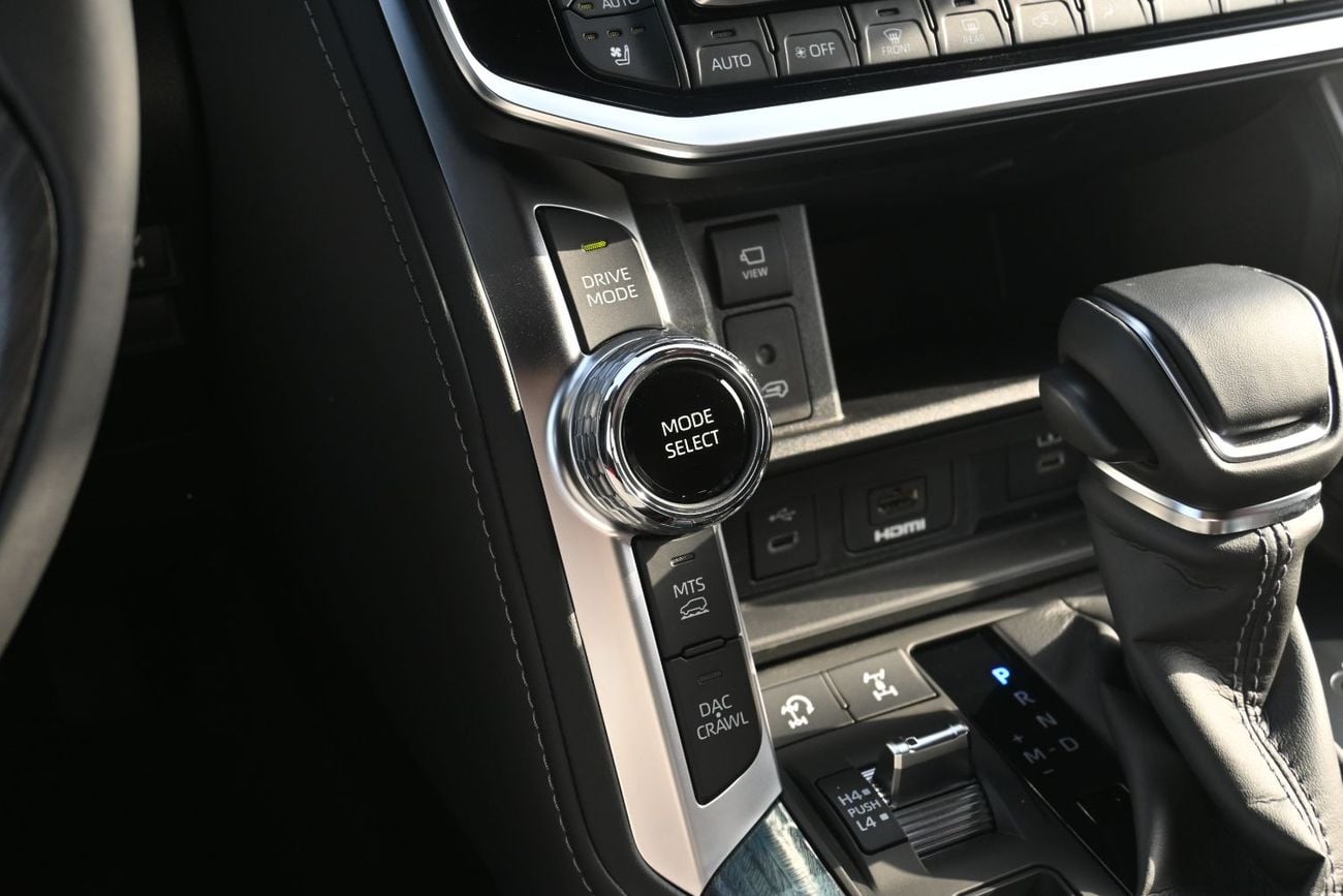 Toyota Land Cruiser GR SPORT Toyota Land Cruiser GR-Sport 3.5L Twin Turbo + Hybrid V6 4WD