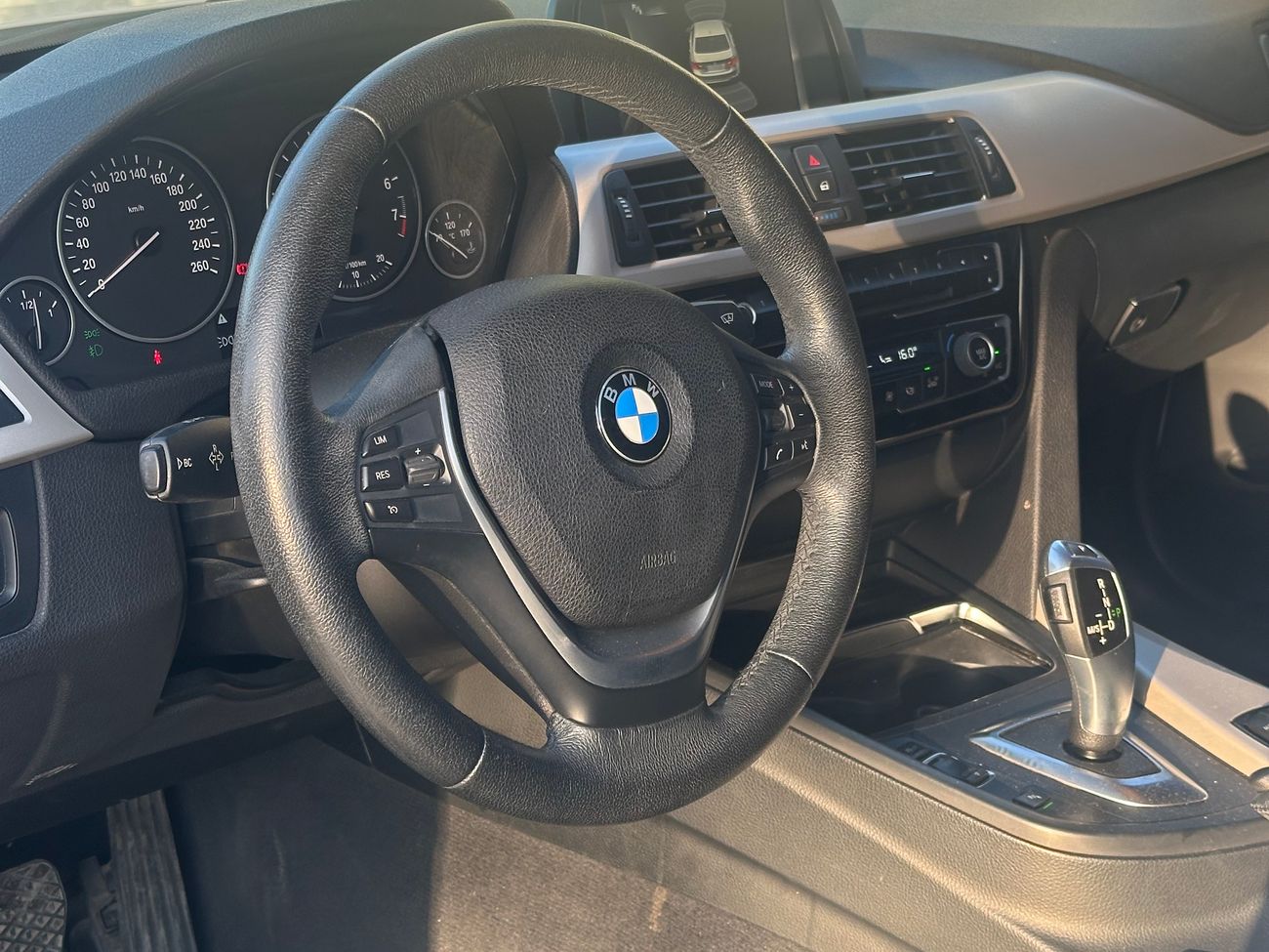 بي أم دبليو 318i