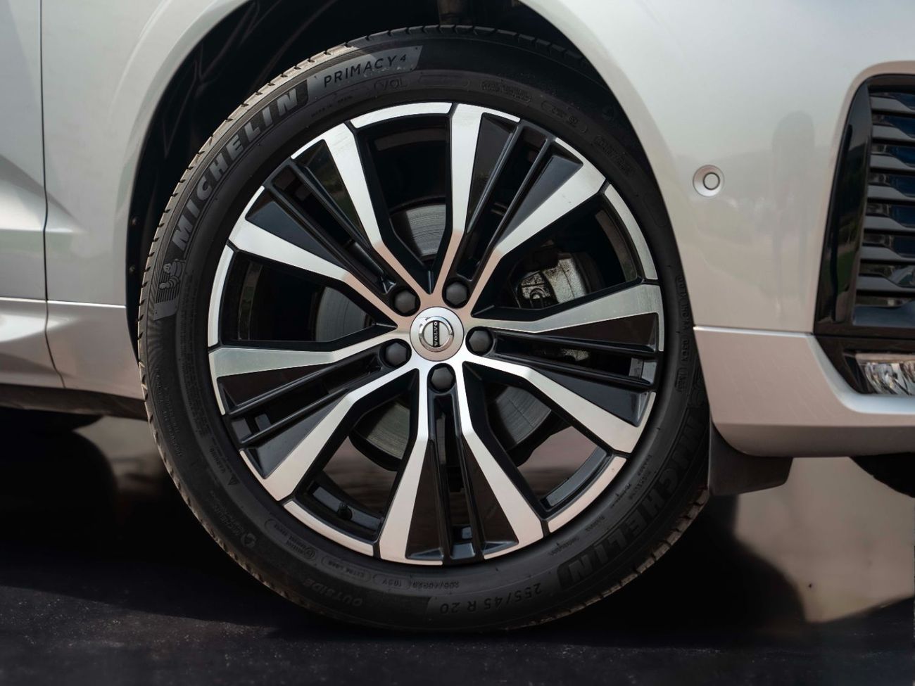 فولفو XC 60 B5 Ultimate Dark