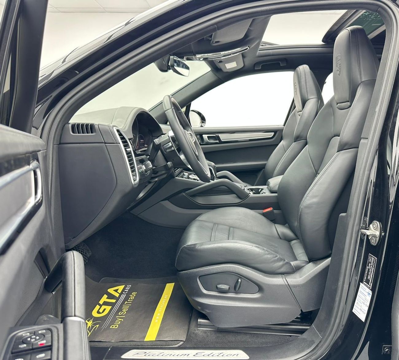 Porsche Cayenne 2023 Porsche Cayenne Platinum Edition, 2 Year Unlimited KM Warranty, Service History, Excellent Cond