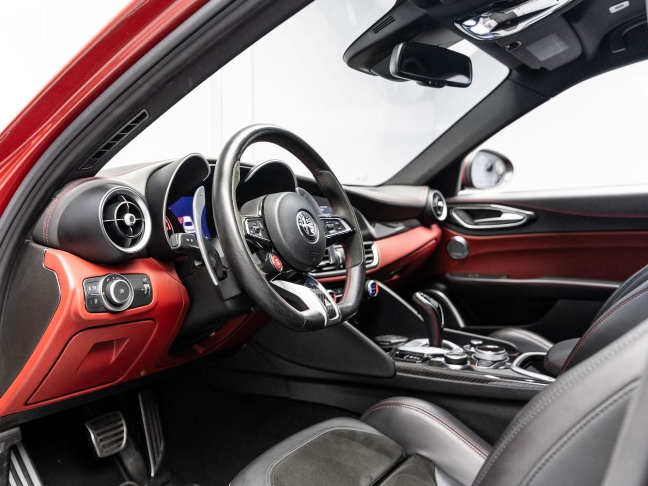 ألفا روميو جوليا QUADRIFOGLIO QUADRIFOGLIO