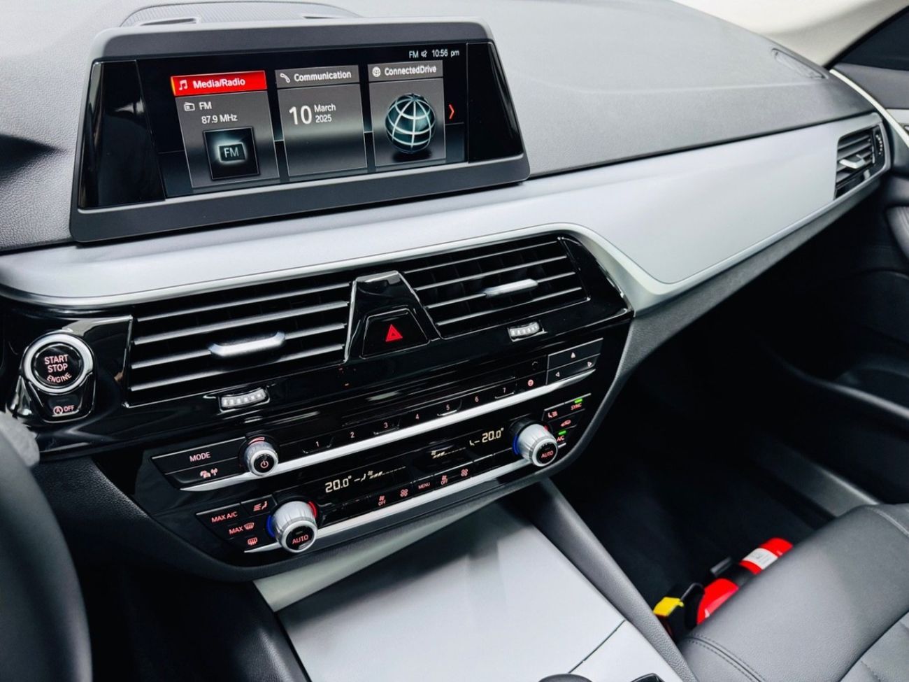 بي أم دبليو 520i Std 2.0L