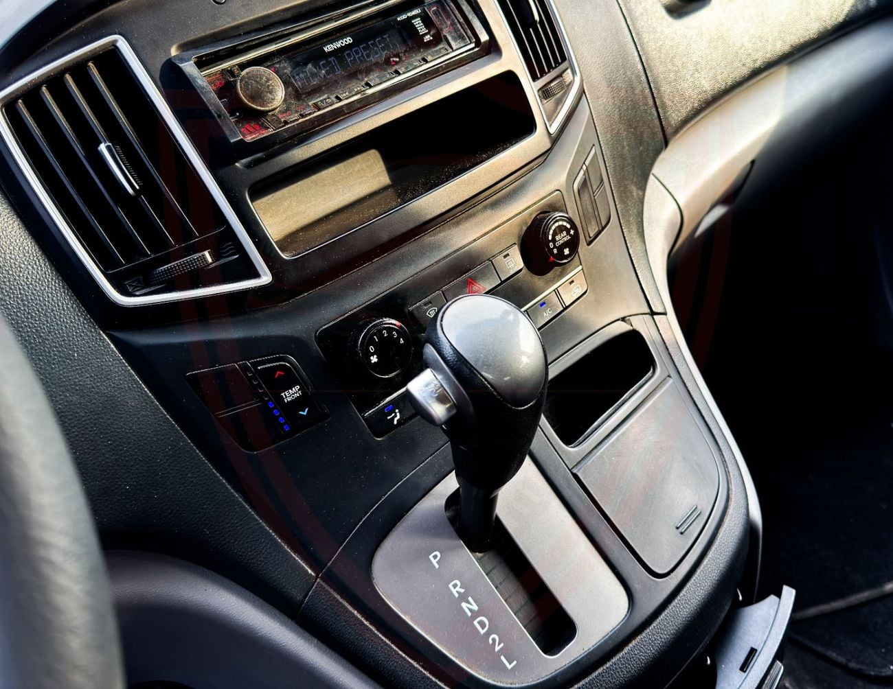 Hyundai H-1 Hyundai H1 | 2.4 L | 2019 | GCC | Accident-Free | In Excellent Condition | 974 P.M