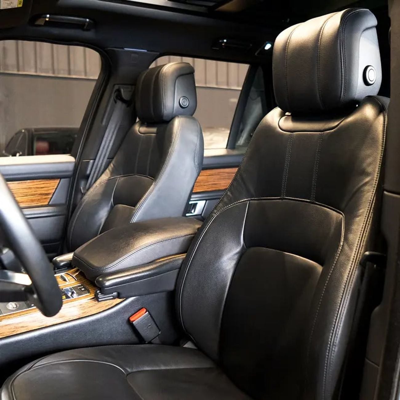 لاند روفر رينج روفر Vogue SE 5.0L 2,682 pm • 0% Downpayment • Vogue SE • 1 Year Warranty