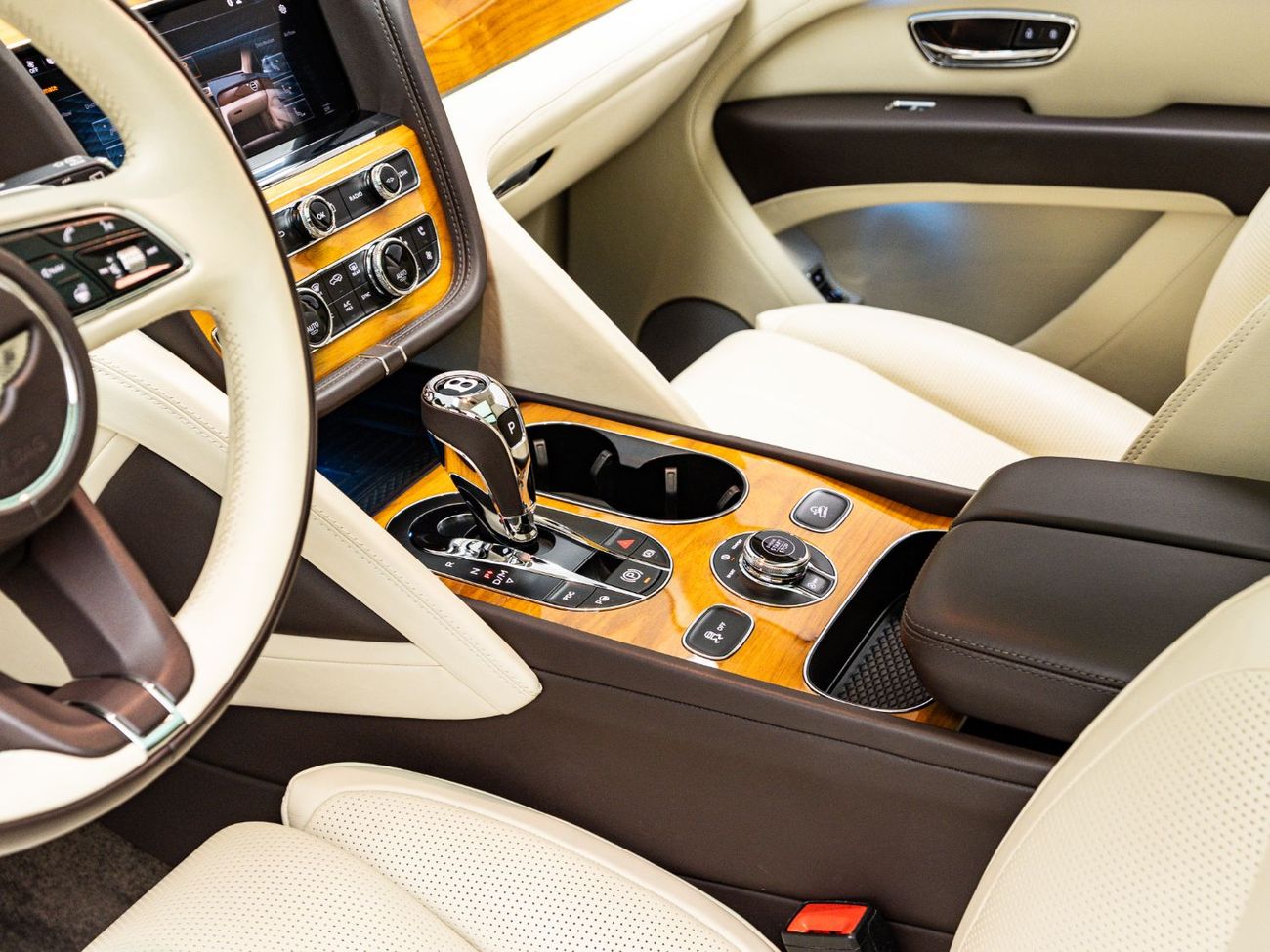 بنتلي بينتايجا 2022 Bentley Bentayga, 4.0TC V8, 4WD, 542bhp, 8 Speed Auto