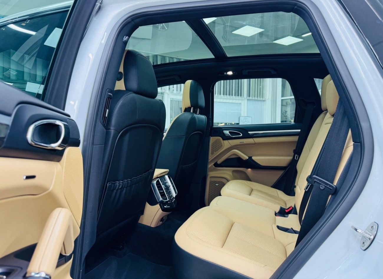 Porsche Cayenne Platinum Edition 3.6L