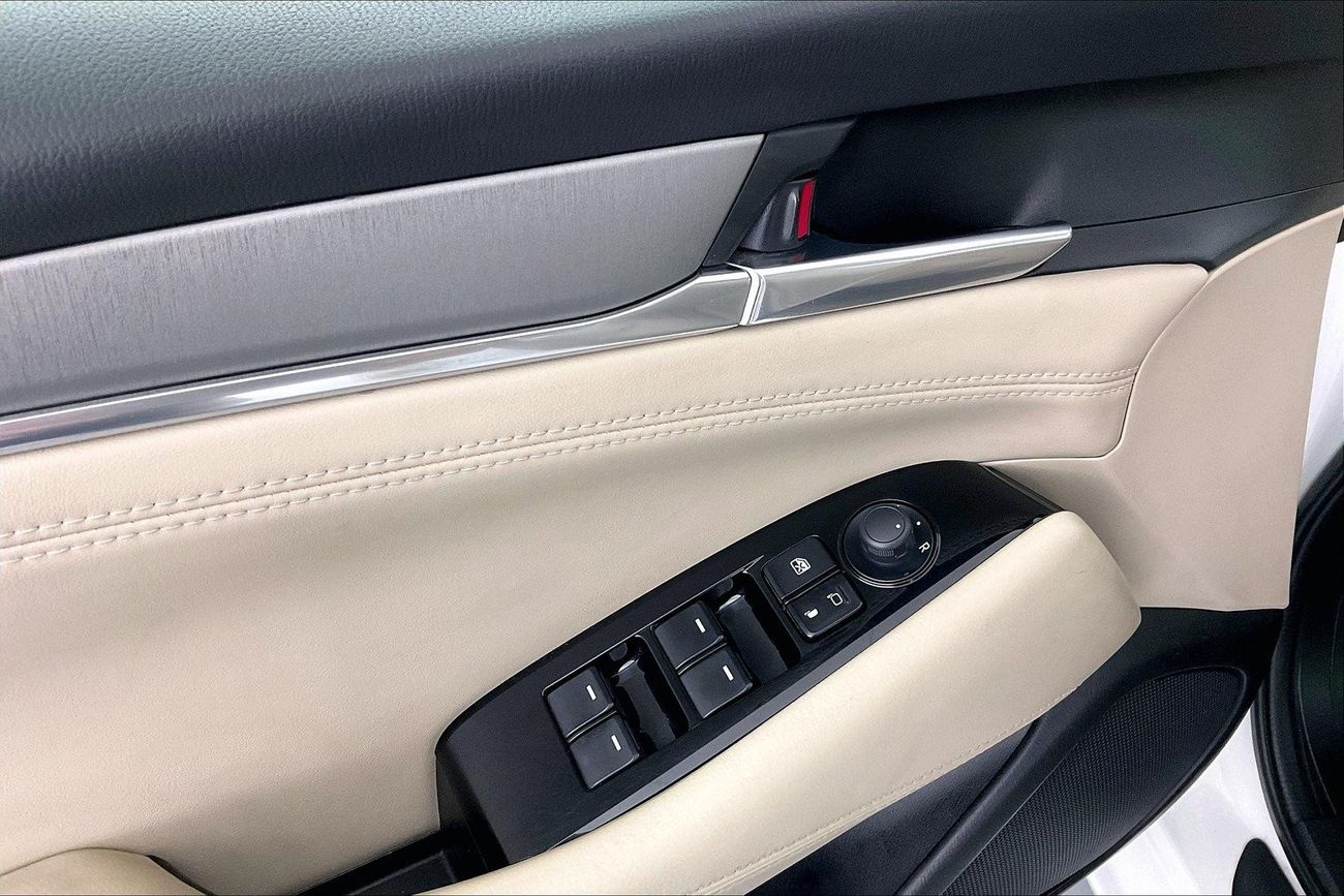 تويوتا يارس SE / E | ضمان مجاني لمدة عام | 0 دفعة أولى