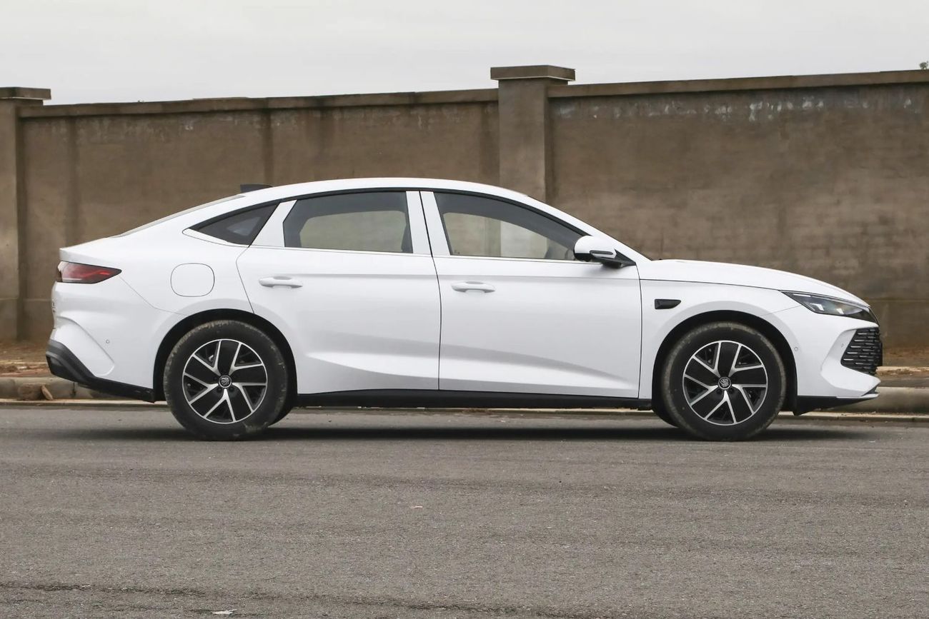 BYD Qin L DM-i BYD Qin L DM-i 120KM White Color