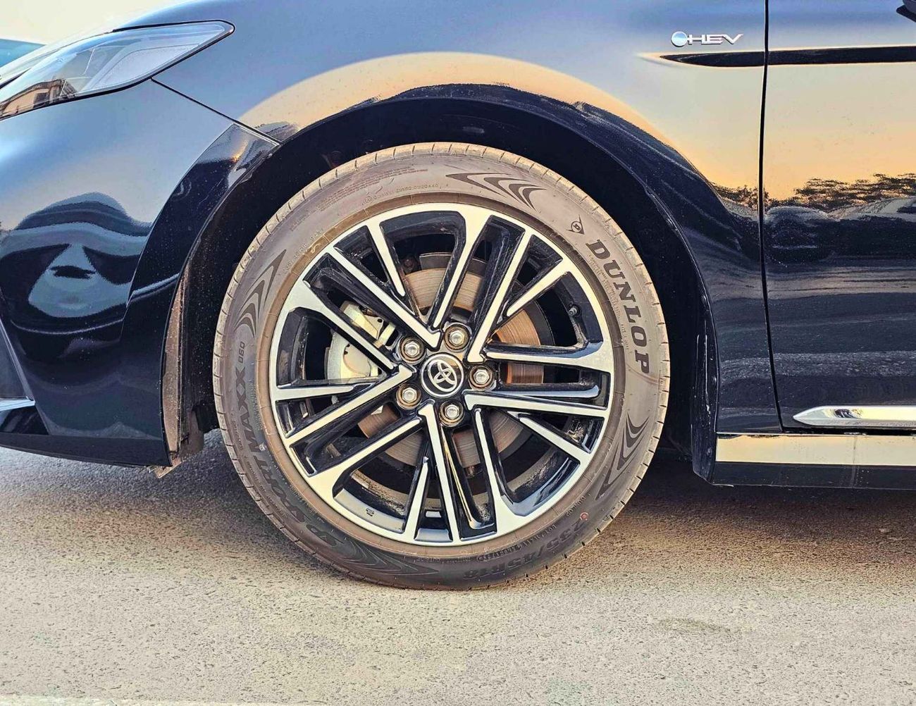 تويوتا كامري LE HYBRID / 2.5L PETROL / PANORAMIC ROOF / MID OPTION / FABRIC SEAT / CODE # LE