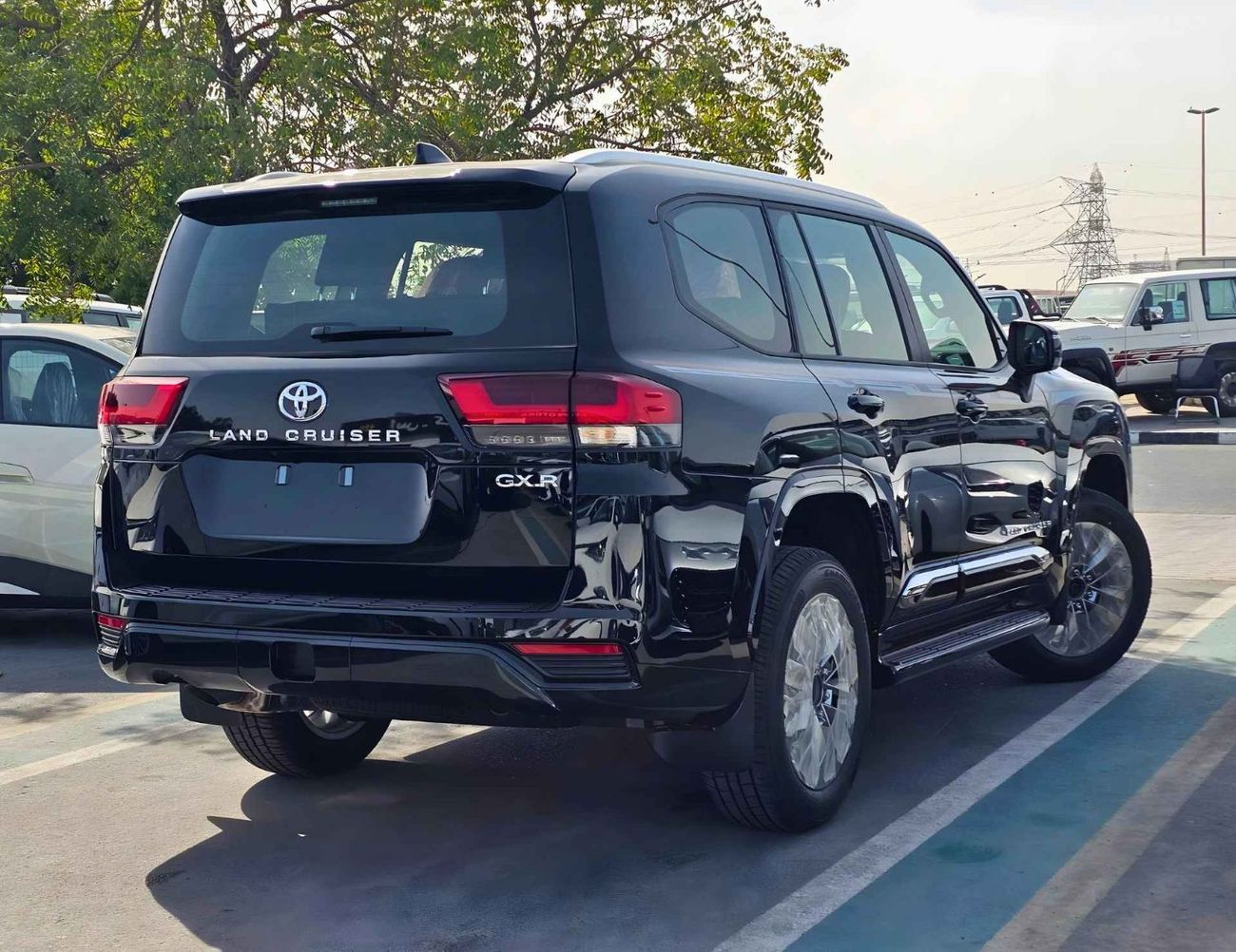 تويوتا لاند كروزر GXR HIGH OPTION / 4.0L PETROL V6 / RADAR / REAR ENTERTAINMENT SCREENS  (CODE # GXR41H)