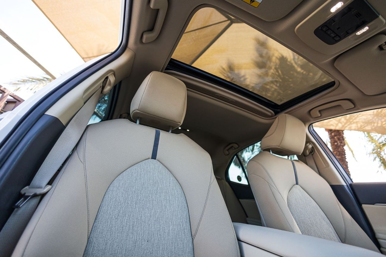 Toyota Camry SE 2.5L (204 HP)