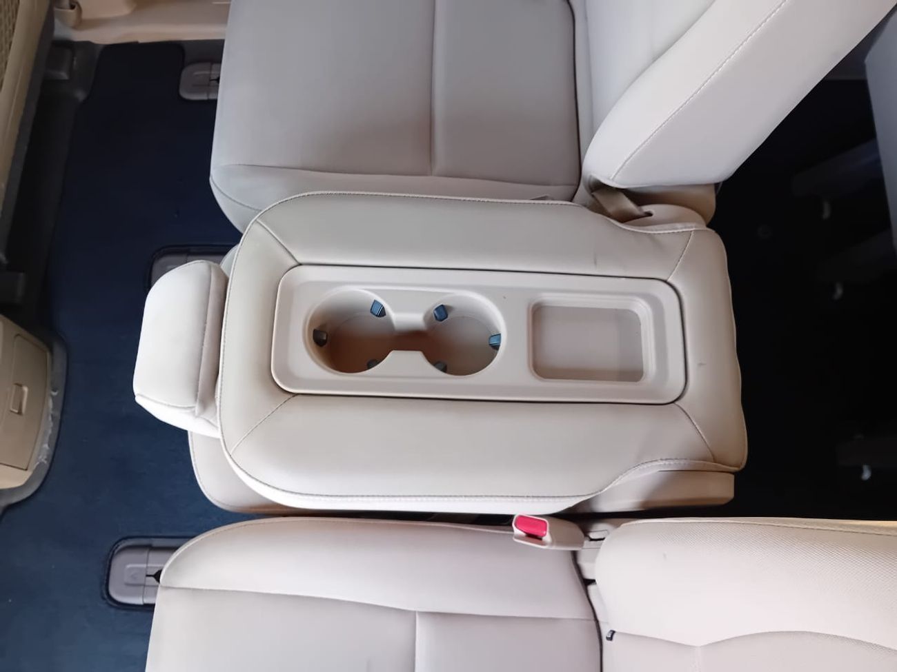 Kia Carnival EX 3.3L Kia Carnival 2020 model, GCC, accident-free, in excellent condition, 104,000 km, price 59,00