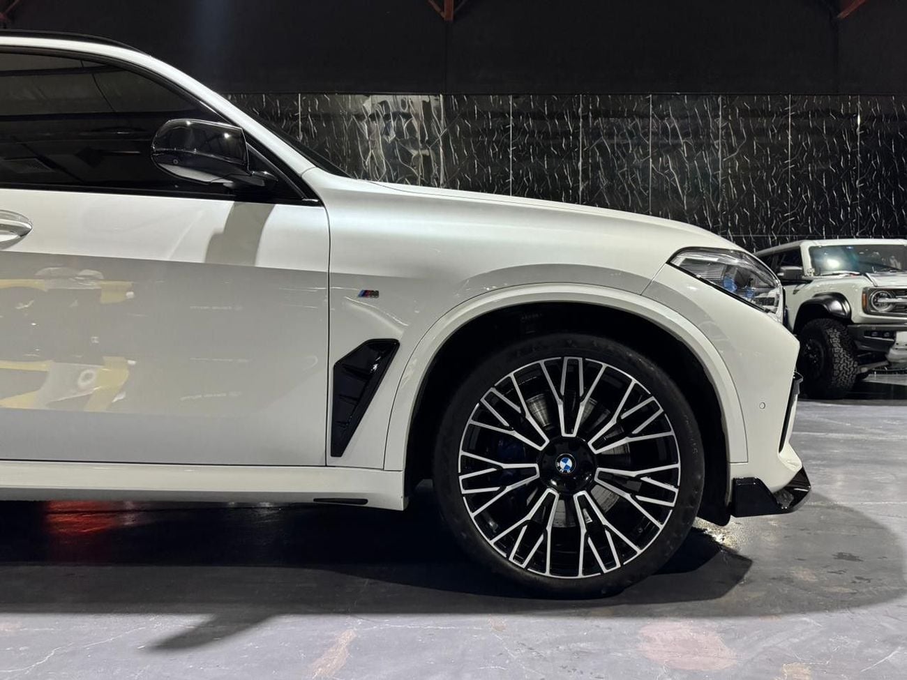 بي أم دبليو X5 M50i 4.4L