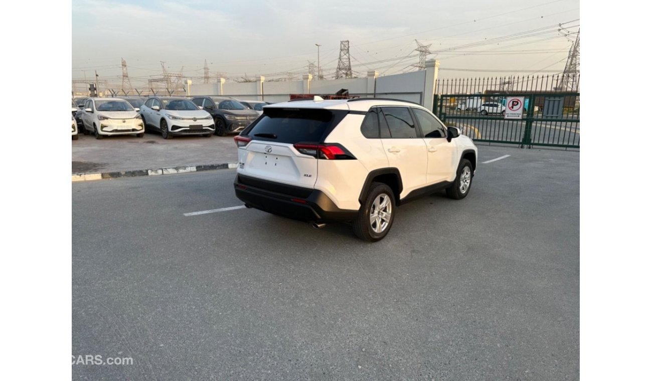 تويوتا راف ٤ Toyota RAV4 XLE full option, 2.5L 4cylinders. Front wheel Drive