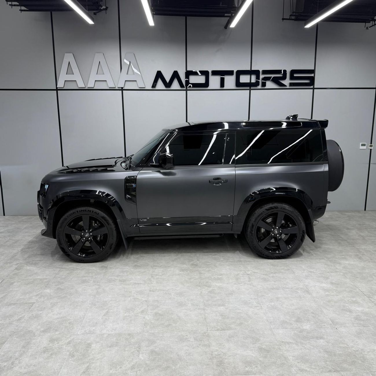 لاند روفر ديفندر 90 X P525 V8 | 5.0L Supercharged | European Specs | 3 Years Warranty & Service | Carpathian Grey