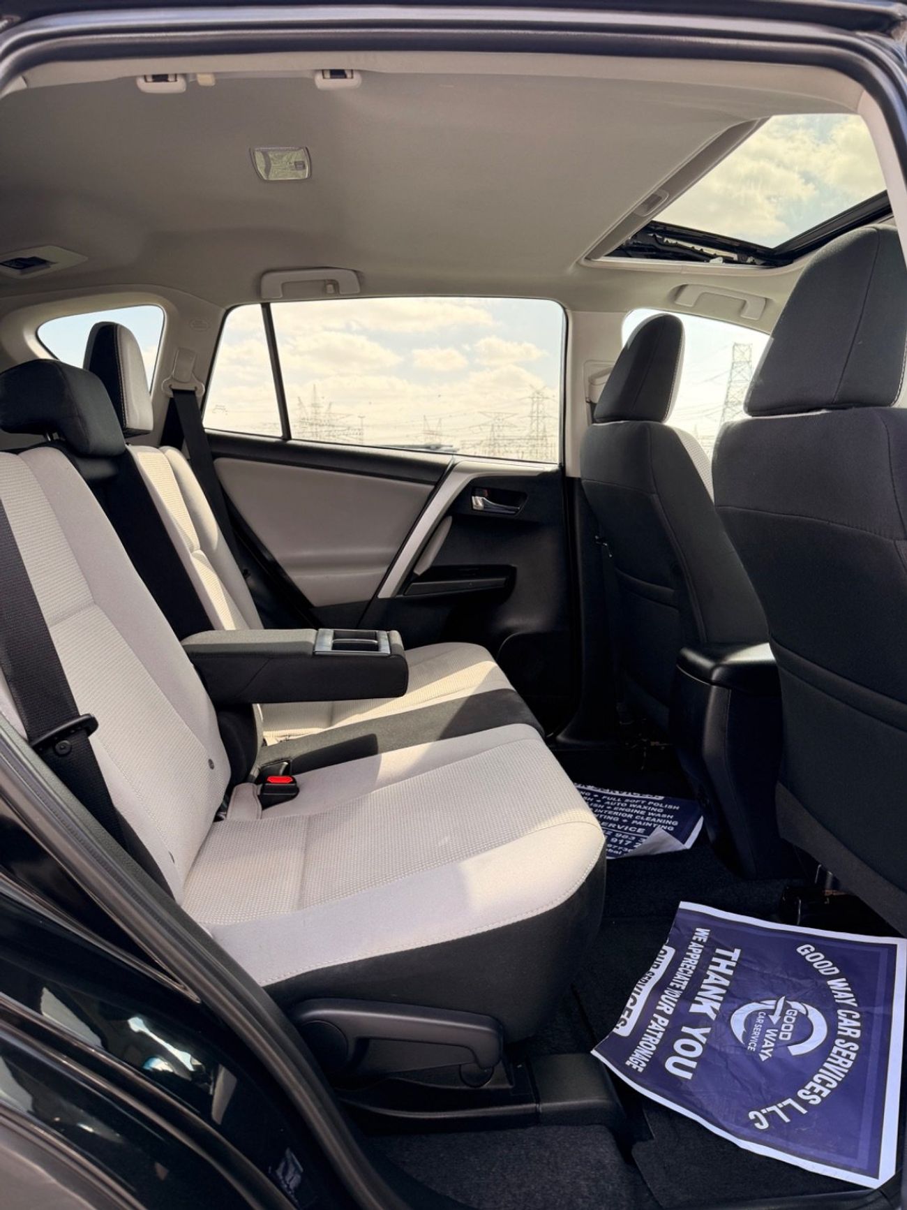 Toyota RAV4 XLE 4X4 Full option Sunroof, automatic trunk