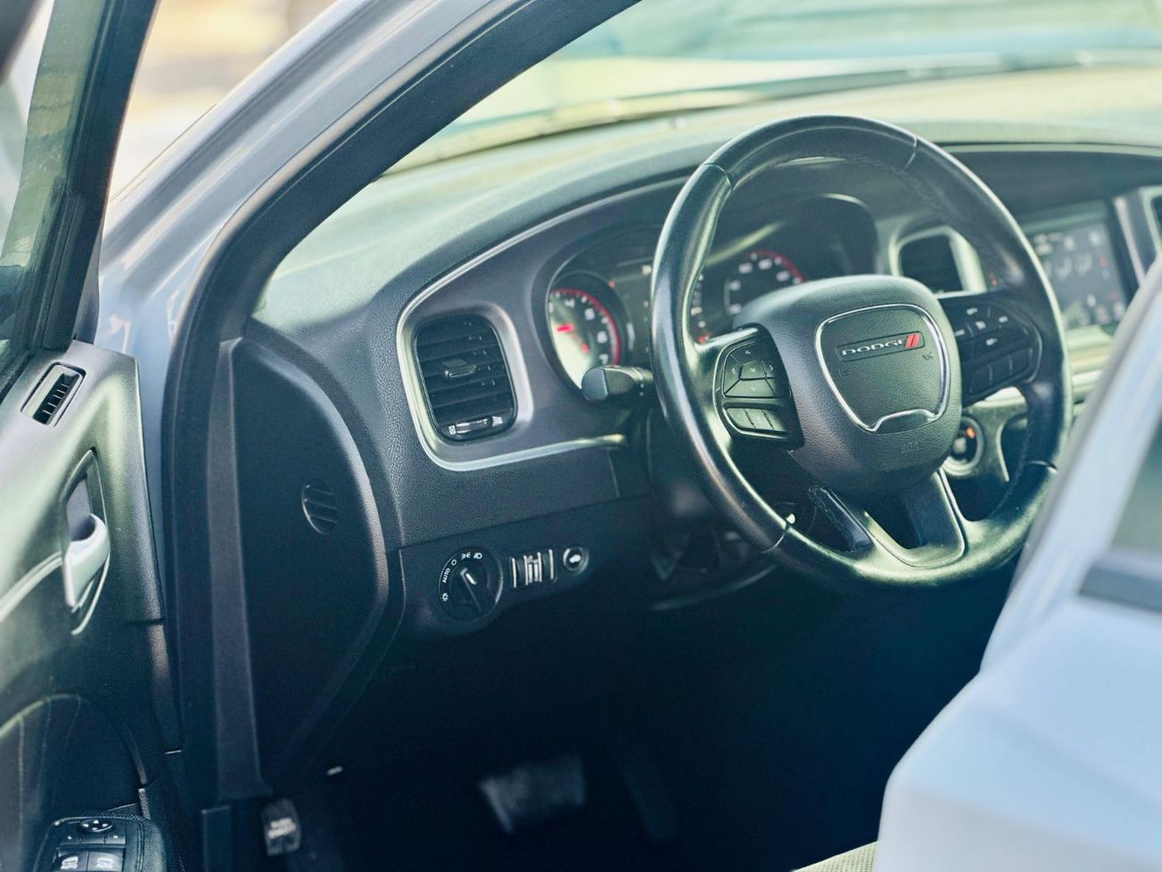 دودج تشارجر SXT 3.6L | Monthly 1270 | 0% DP | Sunroof | Alcantara Seats | Touch Screen | # 40102