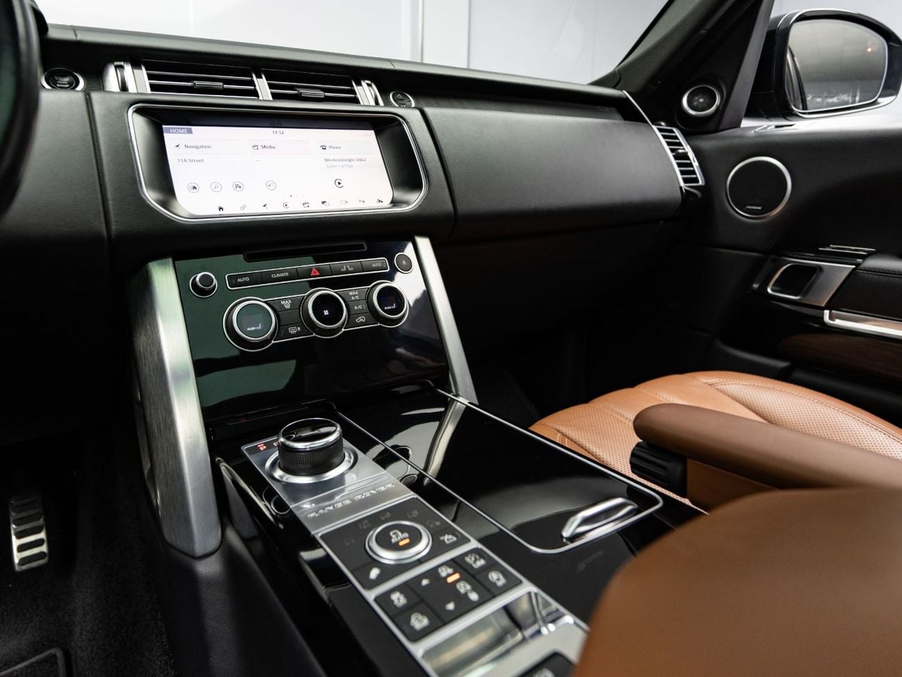 Land Rover Range Rover VOGUE SE BUY NOW, PAY 2027 | THE BLACKLINE STANDARD | 12 Month Blackline Warranty, GCC