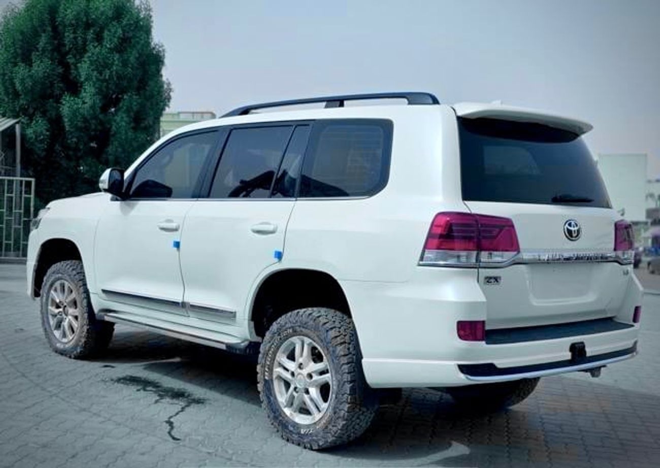 تويوتا لاند كروزر 2017 Model ZX RHD Diesel Engine Full Option Very clean and perfect condition