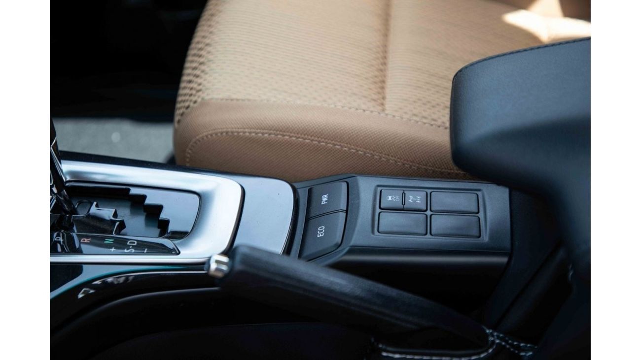 تويوتا فورتونر تويوتا فورتشنر 2024 4X4 2.4 Low - ابيض بلاتيني لؤلؤي من الداخل شامواه