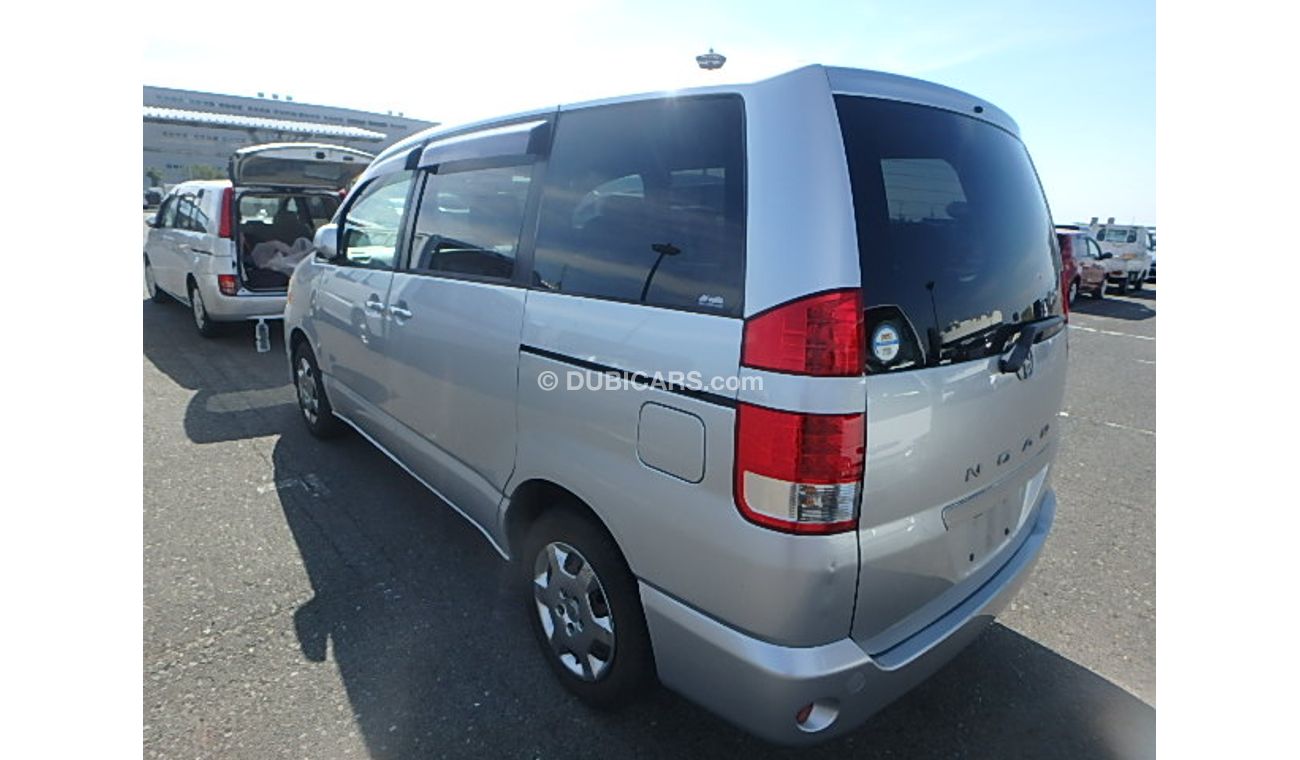 Toyota Noah Van Used RHD 2005/X LTD/AZR60G LOT # 562